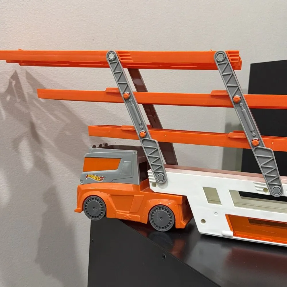 Hot Wheels Mega Hauler Truck Trailer Carrier Car Transporter for 50 Cars Toys